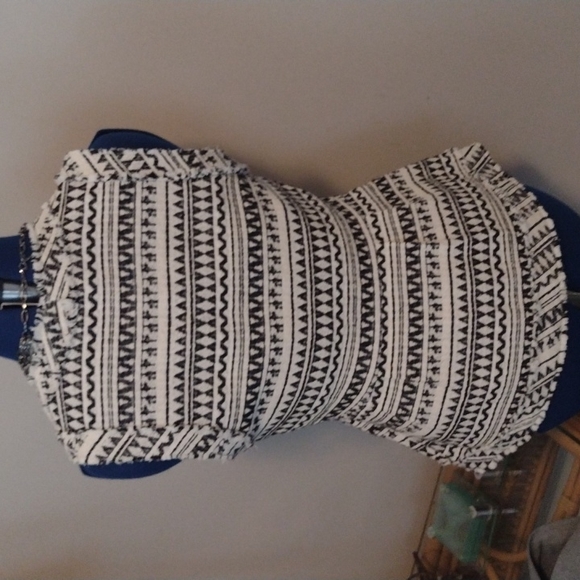 NWOT BANANA REPUBLIC Thick WOVEN AZTEC PRINT Fringed Short sleeve with Peplum!! - Picture 6 of 6
